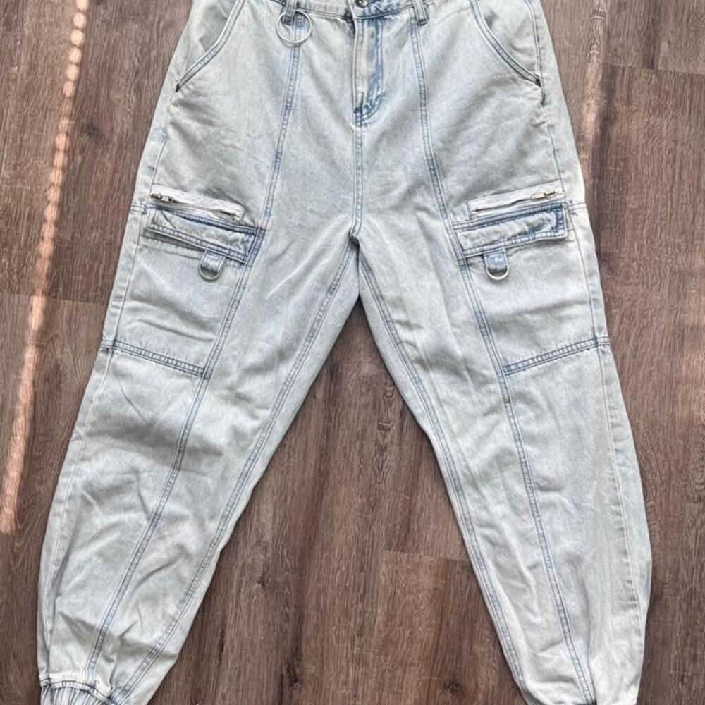 Hot Topic High Waisted Cargo Jeans
